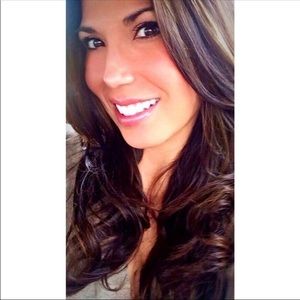 ♥️LOVE my family, shoes, dance, and the beach🌴